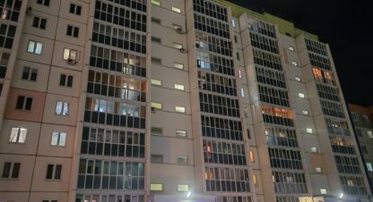 Купить квартиру 2-х комнатную, 41.9 кв. м. Фотография №1 Продам квартиру 2-х комнатную с общей площадью 41.9м2, 1/10 эт., на улице 7 микро, Заозерный район, г. Курган, Курганская обл., Россия, агентство Домовой45. Фотография №1