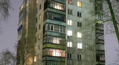 Купить квартиру 3-х комнатную, 61 кв. м. Фотография №1 Продам квартиру 3-х комнатную с общей площадью 61м2, 2/9 эт., на улице Радионова, Центральный район, г. Курган, Курганская обл., Россия, агентство Домовой45. Фотография №1