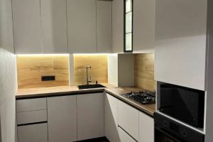 Продам квартиру 1 комнатную с общей площадью 32м2, 3/9 эт., на улице Симферопольское шоссе, г. Феодосия , Крым авт. респ., Россия, агентство АН Метр Крым Сочи