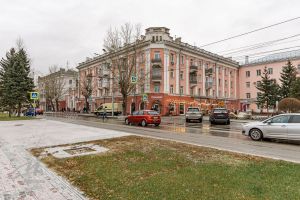 Продам квартиру 2-х комнатную с общей площадью 56.5м2, 2/4 эт., на улице Ленина пр-кт, Железнодорожный район, г. Барнаул, Алтайский край, Россия, агентство Миэль офис в Барануле