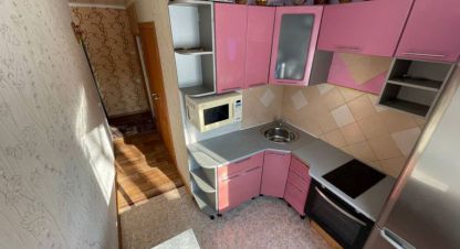 Продам квартиру 2-х комнатную с общей площадью 43.8м2, 1/5 эт., на улице Юрина ул, Ленинский район, г. Барнаул, Алтайский край, Россия, агентство Миэль офис в Барануле. Фотография №1