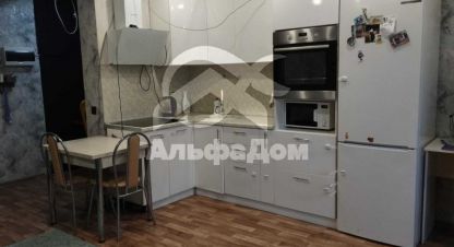 Продам квартиру 2-х комнатную с общей площадью 40.6м2, 1/10 эт., на улице Дмитрия неаполитанова, Советский район район, г. Челябинск, Челябинская обл., Россия, агентство Центр недвижимости и Ипотеки АльфаДом. Фотография №1