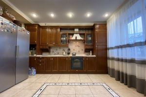 Продам квартиру 3-х комнатную с общей площадью 160м2, 5/10 эт., на улице Героев сталинграда, Оболонский район, г. Киев, Киев, Украина, агентство Киевские квартиры Продам квартиру 3-х комнатную с общей площадью 160м2, 5/10 эт., на улице Героев сталинграда, Оболонский район, г. Киев, Киев, Украина, агентство Киевские квартиры