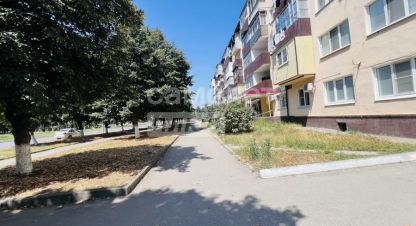 Купить квартиру 3-х комнатную, 60 кв. м. Фотография №1 Продам квартиру 3-х комнатную с общей площадью 60м2, 2/5 эт., на улице Энгельса, г. Майский, Кабардино-Балкария респ., Россия, агентство Самолет Плюс Нальчик. Фотография №1
