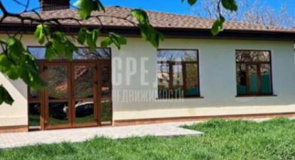 Купить дом 3-х комнатную, 107 кв. м. Фотография №1 Продам дом 3-х комнатный с общей площадью 107м2, г. Строитель, Крым авт. респ., Россия, агентство Среда. Фотография №1