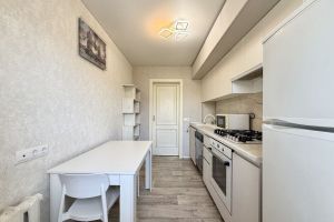 Продам квартиру 2-х комнатную с общей площадью 54.7м2, 3/5 эт., на улице Ашмарина ул, г. Чебоксары, Чувашия респ., Россия, агентство CENTURY 21 Россия Продам квартиру 2-х комнатную с общей площадью 54.7м2, 3/5 эт., на улице Ашмарина ул, г. Чебоксары, Чувашия респ., Россия, агентство CENTURY 21 Россия