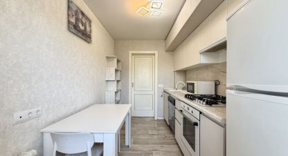 Купить квартиру 2-х комнатную, 54.7 кв. м. Фотография №1 Продам квартиру 2-х комнатную с общей площадью 54.7м2, 3/5 эт., на улице Ашмарина ул, г. Чебоксары, Чувашия респ., Россия, агентство CENTURY 21 Россия. Фотография №1