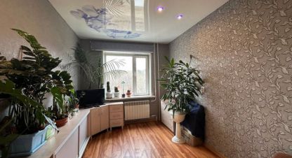Купить квартиру 2-х комнатную, 53.7 кв. м. Фотография №1 Продам квартиру 2-х комнатную с общей площадью 53.7м2, 2/5 эт., на улице Марчеканский, г. Магадан, Магаданская обл., Россия, агентство Агентство недвижимости СДЕЛКА. Фотография №1
