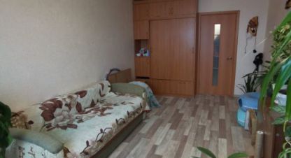 Купить квартиру 3-х комнатную, 68.4 кв. м. Фотография №1 Продам квартиру 3-х комнатную с общей площадью 68.4м2, 2/5 эт., на улице Флотская, г. Магадан, Магаданская обл., Россия, агентство Агентство недвижимости СДЕЛКА. Фотография №1