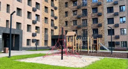 Продам квартиру 2-х комнатную с общей площадью 81.03м2, 2/10 эт., на улице Яицкая, г. Оренбург, Оренбургская обл., Россия, агентство ЦН Авега. Фотография №1