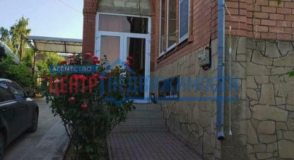 Продам дом 8-ти комнатный с общей площадью 344.9м2, на улице Виноградный, г. Темрюк, Краснодарский край, Россия, агентство Центр-Недвижимости. Фотография №1