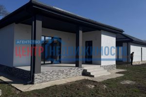Продам дом 2-х комнатный с общей площадью 76м2, на улице Розы люксембург, г. Темрюк, Краснодарский край, Россия, агентство Центр-Недвижимости
