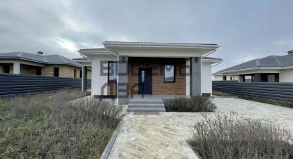 Купить дом 3-х комнатную, 132 кв. м. Фотография №1 Продам дом 3-х комнатный с общей площадью 132м2, на улице Изумрудная, г. Белоглинка , Крым авт. респ., Россия, агентство Восемь Два. Фотография №1