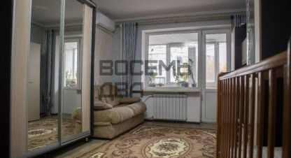 Купить квартиру 1 комнатную, 30.4 кв. м. Фотография №1 Продам квартиру 1 комнатную с общей площадью 30.4м2, 5/5 эт., на улице Кечкеметская, г. Симферополь , Крым авт. респ., Россия, агентство Восемь Два. Фотография №1