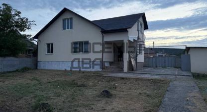 Купить дом 5-ти комнатную, 151 кв. м. Фотография №1 Продам дом 5-ти комнатный с общей площадью 151м2, на улице Гаспринского, г. Украинка, Крым авт. респ., Россия, агентство Восемь Два. Фотография №1