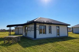 Продам дом 3-х комнатный с общей площадью 100м2, на улице Чайная, г. Садоводческое товарищество дзержинец, Крым авт. респ., Россия, агентство Восемь Два Продам дом 3-х комнатный с общей площадью 100м2, на улице Чайная, г. Садоводческое товарищество дзержинец, Крым авт. респ., Россия, агентство Восемь Два