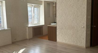 Купить квартиру 1 комнатную, 29.3 кв. м. Фотография №1 Продам квартиру 1 комнатную с общей площадью 29.3м2, 1/5 эт., на улице Пирятинская, г. Абакан, Хакасия респ., Россия, агентство Главное звено. Фотография №1