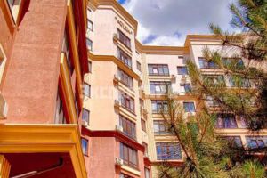 Продам квартиру 1 комнатную с общей площадью 40.3м2, 8/14 эт., на улице Крымской весны, г. Мирное , Крым авт. респ., Россия, агентство Эксперт Про 