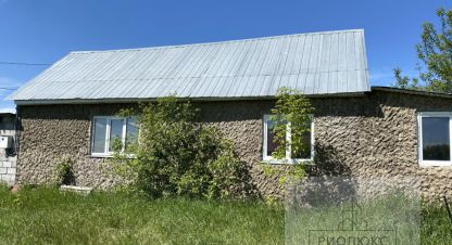Купить дом 2-х комнатную, 55 кв. м. Фотография №1 Продам дом 2-х комнатный с общей площадью 55м2, на улице Молодежная, г. Озёрное, Башкортостан респ., Россия, агентство РиоЛюкс. Фотография №1