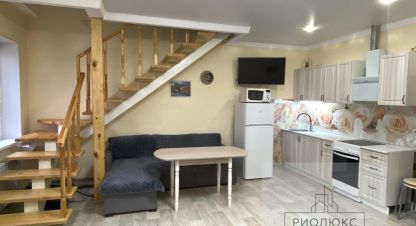 Купить коттедж/дачу 2-х комнатную, 56 кв. м. Фотография №1 Продам коттедж/дачу 2-х комнатную с общей площадью 56м2, на улице Юрия гагарина, г. Зелёная поляна, Башкортостан респ., Россия, агентство РиоЛюкс. Фотография №1