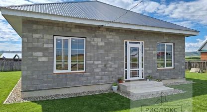 Купить дом 4-х комнатную, 100 кв. м. Фотография №1 Продам дом 4-х комнатный с общей площадью 100м2, на улице Западная, г. Давлетово, Башкортостан респ., Россия, агентство РиоЛюкс. Фотография №1