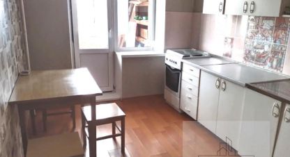 Продам квартиру 1 комнатную с общей площадью 35.9м2, 9/14 эт., на улице 50-летия Магнитки, Орджоникидзевский район, г. Магнитогорск, Челябинская обл., Россия, агентство РиоЛюкс. Фотография №1