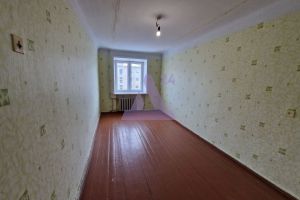 Продам квартиру 3-х комнатную с общей площадью 57.7м2, 4/5 эт., на улице Калинина, г. Краснокамск, Пермский край, Россия, агентство АН Династия 24