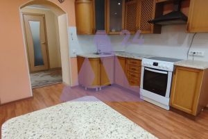 Продам квартиру 2-х комнатную с общей площадью 68.6м2, 3/9 эт., на улице Космонавтов, г. Новоалтайск, Алтайский край, Россия, агентство АН Династия 24