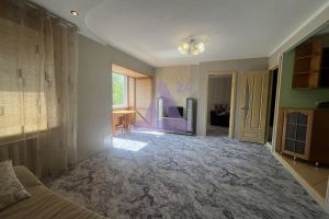 Продам квартиру 2-х комнатную с общей площадью 42.1м2, 2/4 эт., на улице Ленина пр-кт, г. Барнаул, Алтайский край, Россия, агентство АН Династия 24