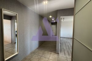 Продам квартиру 3-х комнатную с общей площадью 76.3м2, 10/10 эт., на улице Шумакова, г. Барнаул, Алтайский край, Россия, агентство АН Династия 24