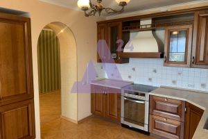 Продам квартиру 3-х комнатную с общей площадью 99.5м2, 17/17 эт., на улице Милиционера Власова, г. Пермь, Пермский край, Россия, агентство АН Династия 24