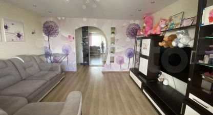 Купить квартиру 3-х комнатную, 65 кв. м. Фотография №1 Продам квартиру 3-х комнатную с общей площадью 65м2, 8/9 эт., на улице Романтиков, Левый берег район, г. Усть-Илимск, Иркутская обл., Россия, агентство Агентство Недвижимости ЖФ-Илим. Фотография №1