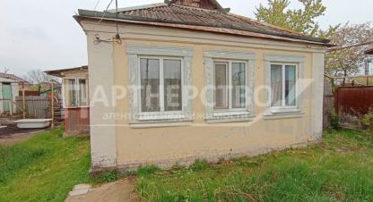 Купить дом 3-х комнатную, 49 кв. м. Фотография №1 Продам дом 3-х комнатный с общей площадью 49м2, на улице Энгельса, г. Северская, Краснодарский край, Россия, агентство АН Партнерство. Фотография №1