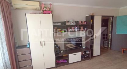 Купить квартиру 2-х комнатную, 54 кв. м. Фотография №1 Продам квартиру 2-х комнатную с общей площадью 54м2, 1/5 эт., на улице Запорожская, г. Северская, Краснодарский край, Россия, агентство АН Партнерство. Фотография №1