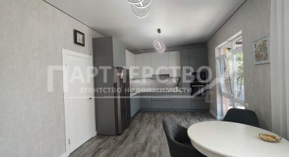 Купить дом 3-х комнатную, 85 кв. м. Фотография №1 Продам дом 3-х комнатный с общей площадью 85м2, на улице 50 лет октября, г. Северская, Краснодарский край, Россия, агентство АН Партнерство. Фотография №1