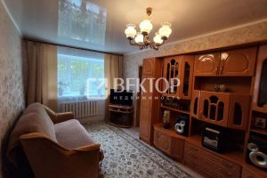 Продам квартиру 2-х комнатную с общей площадью 42.9м2, 1/4 эт., на улице Новоженова, г. Тейково, Ивановская обл., Россия, агентство Вектор