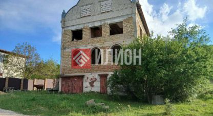 Купить дом 9-ти комнатную, 300 кв. м. Фотография №1 Продам дом 9-ти комнатный с общей площадью 300м2, на улице Механическая, г. Гончарное, Крым авт. респ., Россия, агентство Илион. Фотография №1