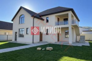 Продам дом 5-ти комнатный с общей площадью 300м2, на улице Варнаутская, г. Гончарное, Крым авт. респ., Россия, агентство Илион
