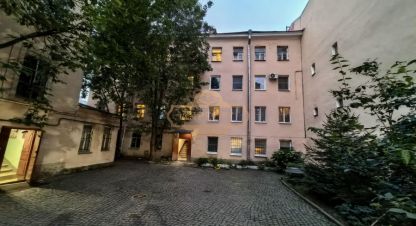 Купить квартиру 2-х комнатную, 52.4 кв. м. Фотография №1 Продам квартиру 2-х комнатную с общей площадью 52.4м2, 3/4 эт., на улице 2-я линия васильевского острова, г. Санкт-Петербург, Санкт-Петербург, Россия, агентство Адресат. Фотография №1