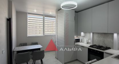 Купить квартиру 1 комнатную, 37.2 кв. м. Фотография №1 Продам квартиру 1 комнатную с общей площадью 37.2м2, 5/8 эт., на улице Чапаева, г. Евпатория, Крым авт. респ., Россия, агентство Альфа Недвижимость. Фотография №1