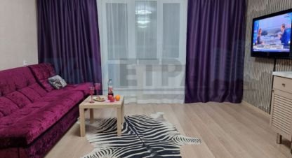 Сдам квартиру 1 комнатную с общей площадью 54м2, 15/18 эт., на улице Университетская набережная ул, Калининский район район, г. Челябинск, Челябинская обл., Россия, агентство 74 метра. Фотография №1