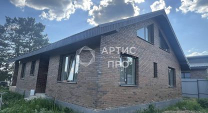 Купить дом 5-ти комнатную, 161.1 кв. м. Фотография №1 Продам дом 5-ти комнатный с общей площадью 161.1м2, на улице Уютная, г. Бобровский, Свердловская обл., Россия, агентство Артис Про. Фотография №1