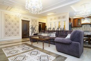 Продам квартиру 4-х комнатную с общей площадью 129м2, 2/5 эт., на улице Айвазовского, г. Казань, Татарстан респ., Россия, агентство Арслан Продам квартиру 4-х комнатную с общей площадью 129м2, 2/5 эт., на улице Айвазовского, г. Казань, Татарстан респ., Россия, агентство Арслан