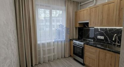 Продам квартиру 2-х комнатную с общей площадью 42м2, 1/5 эт., на улице Советская, г. Новочебоксарск, Чувашия респ., Россия, агентство Агентство недвижимости Ориентир. Фотография №1