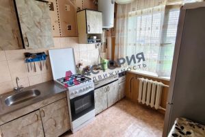 Продам квартиру 2-х комнатную с общей площадью 45м2, 4/4 эт., на улице Новая ул, Узловский район, г. Узловая, Тульская обл., Россия, агентство АН Астория
