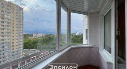 Продам квартиру 1 комнатную с общей площадью 37.2м2, 7/17 эт., на улице Вячеслава Клыкова пр-кт, Центральный район, г. Курск, Курская обл., Россия, агентство Эпсилон - недвижимость. Фотография №1