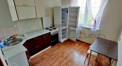 Снять квартиру 1 комнатную, 43 кв. м. Фотография №1 Сдам квартиру 1 комнатную с общей площадью 43м2, 6/10 эт., на улице Шагольская 1-й квартал ул, Курчатовский район район, г. Челябинск, Челябинская обл., Россия, агентство 74 метра. Фотография №1