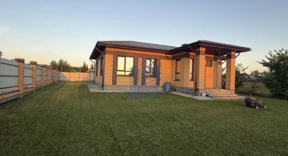 Купить дом 4-х комнатную, 108.6 кв. м. Фотография №1 Продам дом 4-х комнатный с общей площадью 108.6м2, на улице Учительская, г. Яншихово-челлы, Чувашия респ., Россия, агентство Агентство недвижимости Ориентир. Фотография №1