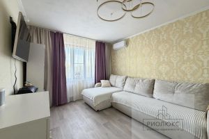 Продам квартиру 2-х комнатную с общей площадью 55.5м2, 1/10 эт., на улице Жукова, г. Магнитогорск, Челябинская обл., Россия, агентство РиоЛюкс