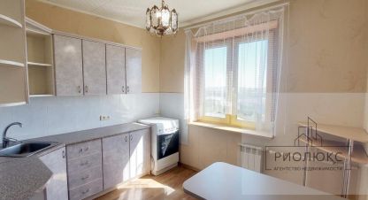 Продам квартиру 2-х комнатную с общей площадью 50м2, 9/9 эт., на улице Советская, г. Магнитогорск, Челябинская обл., Россия, агентство РиоЛюкс. Фотография №1